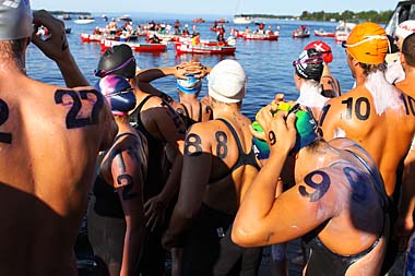 Start of the swimmers at la Traverse du Lac St-Jean