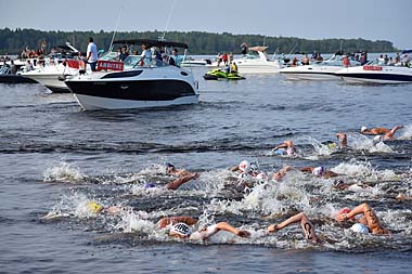 Swimmers at la Traverse du Lac St-Jean